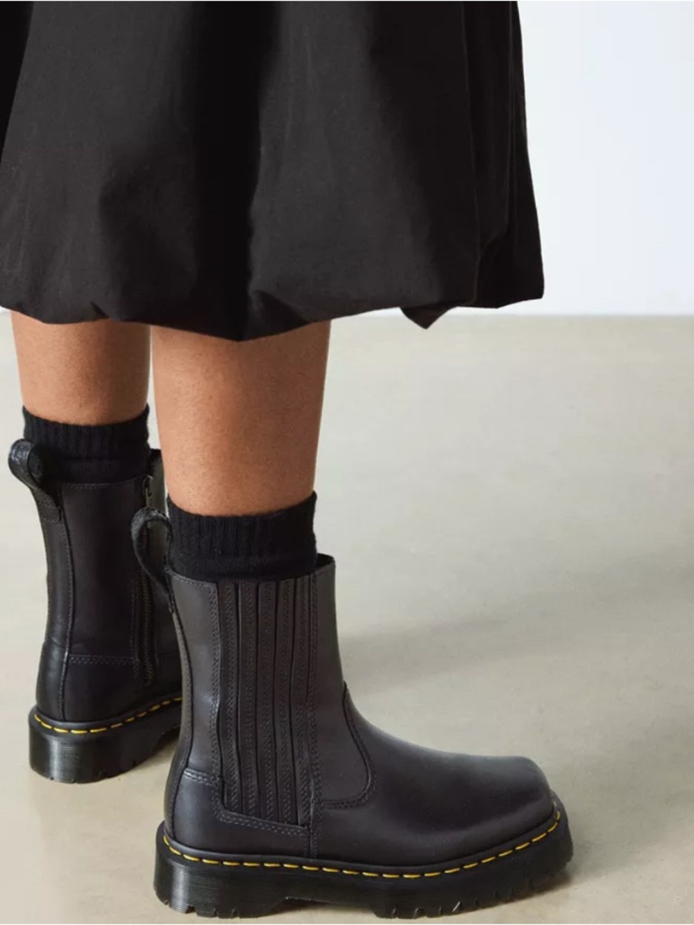 Dr. Martens Amaayah Lo Black Leather Chelsea Boots brand new